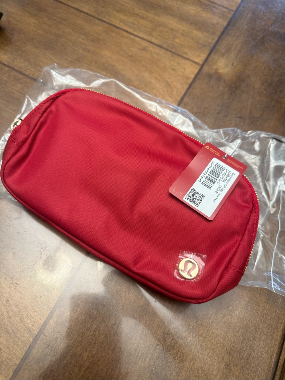 *NWT* Lululemon Athletica Red New Year Special Edition Belt bag with Gold Logo